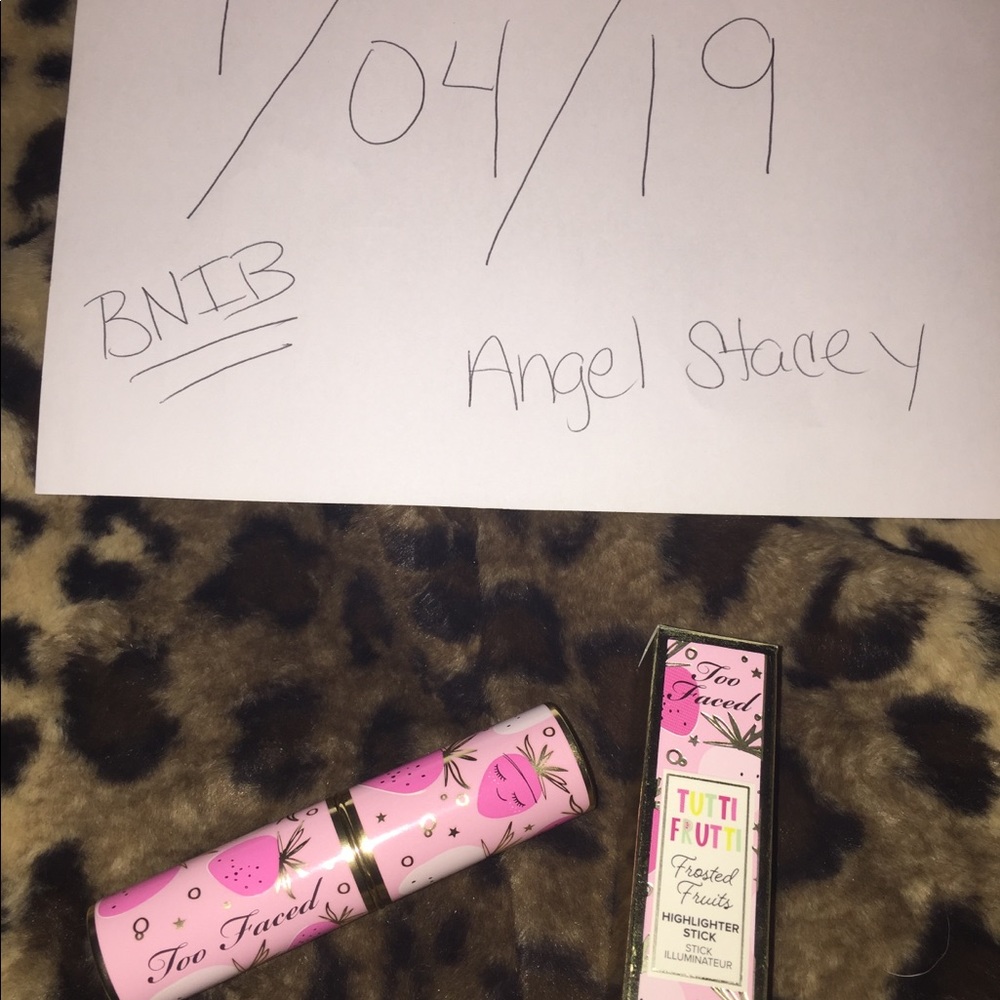 Too face tutti fruitti highlighter